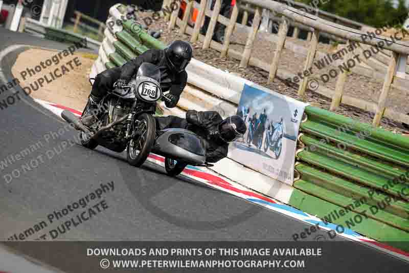 Vintage motorcycle club;eventdigitalimages;mallory park;mallory park trackday photographs;no limits trackdays;peter wileman photography;trackday digital images;trackday photos;vmcc festival 1000 bikes photographs